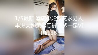 水产研究所黄毛衣蓝内裤文静小女神,嫩里透红小肥穴喷出一条长柱