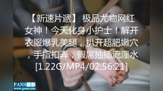  摄影师镜头下的拉拉，颜值甜美的女孩拿着棒棒插闺蜜，吃奶，舌吻很美！