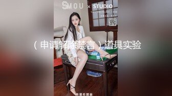 皮肤白皙网红脸主播勾引美团小哥 站立后入干的大奶乱摇