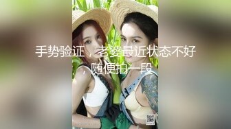 风骚的女闺蜜，全程露脸情趣诱惑，跟狼友互动撩骚听指挥，吸奶器里装跳蛋刺激奶头，道具抽插无毛骚穴好刺激