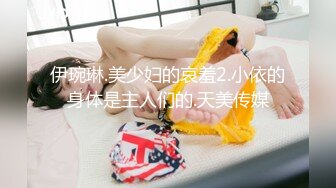 眼镜妹子就是骚 大姐你厉害 在高速上光屁屁露奶露逼 就不怕监控吗