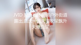 年轻小情侣 家里非常冷穿着衣服 但是我的激情不会退