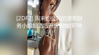 女友又发骚了，露脸性感的奶子和逼逼，真假鸡巴轮着玩呢，表情好骚房间各处多体位玩弄，浪叫呻吟不止精彩