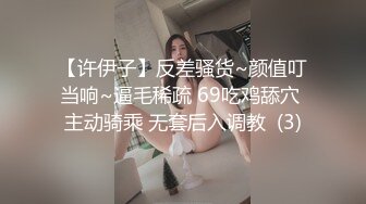 後入蜜桃美臀學生女友,扶著雙臀邊抓邊打樁,看著就好舒服