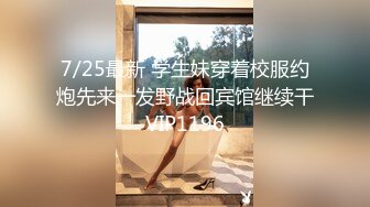  黑客破解无能老公只能摸着老婆的B过干瘾 鸡巴就是硬不起来