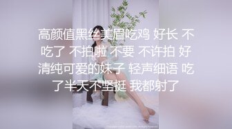  幸福纹身老哥两个一线天00后嫩妹轮流操，半脱下内裤极品嫩穴，深喉大屌骑上来撑爆小穴