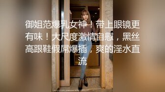 小诊所妇科检查，老医生在红衣美眉逼逼附近乱抠居然没有戴手套