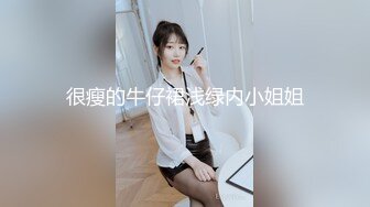 昏暗灯光下的熟妇