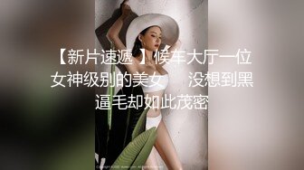 小虎牙清纯乖巧19学生妹 ，新到的情趣套装 ，开档内裤掰开粉穴 ，两根手指猛扣