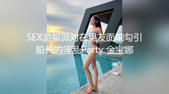 吊爆了 骚女拿一把长约30公分长刀插入自己的骚逼里 真是太下人了