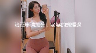 甜美新人乖巧听话换上高跟丝袜诱惑狼友，道具自慰骚穴浪叫呻吟不止，伺候小哥的大鸡巴露脸了，无套抽插口爆