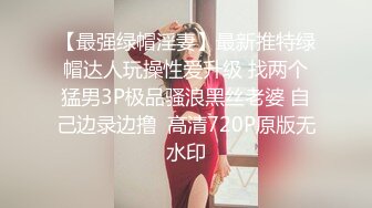 披肩发长腿御姐范美少妇，双头蛇道具，道具来回进出，忍不住呻吟起来，强烈刺激外阴