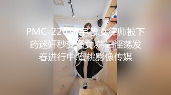 STP28820 美腿性感小姐姐！小女警情趣制服！脱下内裤肥唇美穴，手指大力揉搓，从下往上视角拍摄 VIP0600