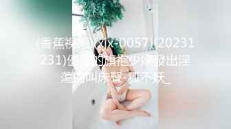 抓住母狗的双马尾狠狠的抽插，不要客气她也觉得自己是个精液容器，泄欲就好了