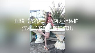 约极品身材外围女,腰细屁股大跪在地上口交,扶着美臀后入撞击