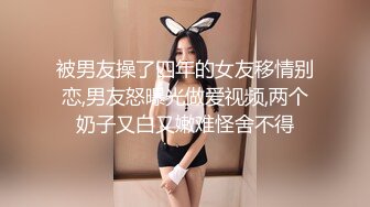 足交界的一股清流，完美展示了女孩的好奇心、端起鸡巴仔细揣摩，眼里放光，心里乐开花儿！