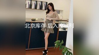 超爽母子乱伦大屌儿子用鸡巴征服极品美母，近距离看着大鸡巴插入美母逼逼内！