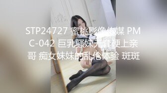 气质蓝色迷人连衣裙美女原来这样会玩浴室里裸体玩肉体按摩滑溜溜的肌肤摩擦肉棒爱爱享受