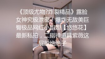 吸着小烟操着逼，露脸啪啪做爱狠狠打桩，宝妈白皙大奶乱颤奶水长流