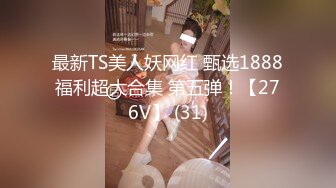 理发店的骚表姐露脸晚上店里关门后激情开啪，小哥很卖力无套抽插多种体位69互舔，压在身下爆草射了一逼