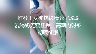 楚楚诱人的妹子沙发上露脸道具自慰插穴，逼逼上