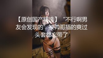 家庭摄像头破解偸拍性福侏儒老哥娶了一位大个漂亮媳妇客厅给B喂药晚上沙发上激情打炮骚妻呻吟声真给力