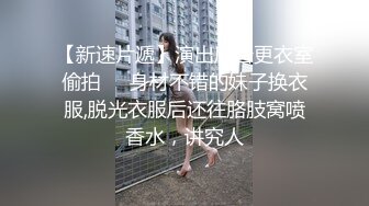 牛仔短裤大奶妹掰穴手指扣逼特写口交翘起屁股后入大屁股猛烈撞击