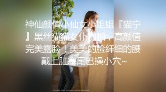 家庭摄像头破解强开TP夫妻客厅看电视欲望高涨把苗条大奶骚妻扒光打炮少妇呻吟声太刺激了啊啊嚎叫