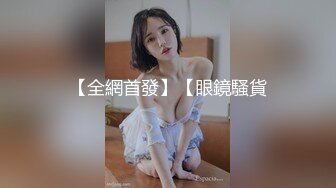 【极品稀缺大开眼界】极骚华裔美女『AikoDoll』妖媚全裸挡风玻璃前放浪插穴高潮狂喷 再舔干净