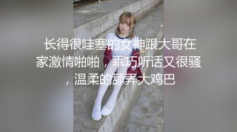   对黑丝丰腴肉感美女无法抵挡，这前凸后翘娇躯趴在床上屁股又圆又挺兽性大发