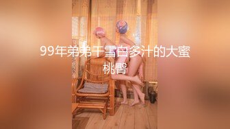 【新片速遞】  风情学妹露脸趴在纹身大哥胯间舔弄大鸡巴，开档黑丝激情上位主动抽插让大哥玩弄奶头，吃奶舔逼后入干哭了快