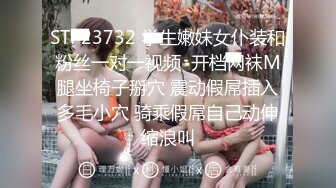 云南少数民族纯朴漂亮的气质美女和闺蜜男友宾馆私会啪啪,各种体位尝试,边干1