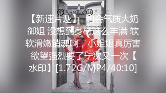 熟女控小夥勾搭美艷40多歲小姑姑，大白天從廚房幹到餐桌，再幹到陽臺，窗簾也不拉，對面看光光