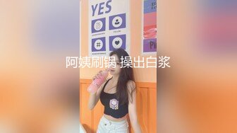 乖巧甜美颜值美少女居家床上自慰，脱光光无毛肥穴，揉搓小骚逼