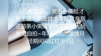 家庭网络摄像头被黑偸拍小两口激情做爱女操男美丽娇妻主动骑乘很疯狂边扭边淫叫动感的呻吟声听的J8硬的受不了