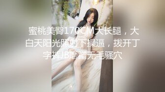  真实夫妻日常爱爱自拍 水这么多 咋啦 射了 大奶老婆看着小视频被无套输出 一逼的白浆 内射满满一鲍鱼