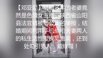 外购正版分享，商场女厕前后景逼脸同框偸拍多位美女小姐姐方便，亮点多多，白带挂逼上扯老长不断