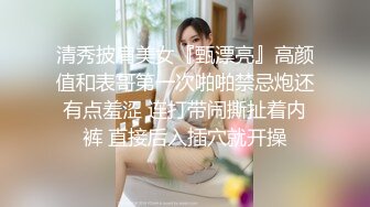 穿33号球衣的露脸妹子，穿上性感的黑丝被蒙面大哥蹂躏，口交大鸡巴床上无套抽插爆草，多体位蹂躏精彩又刺激