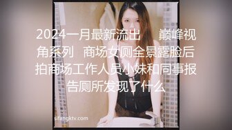 商场蓝门女全景偷拍美女职员的小黑鲍