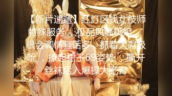 【新片速遞】  ✨【黑丝长腿御姐调教2个男奴】皮鞭抽脸辱骂，要求男狗爬过来舔脚