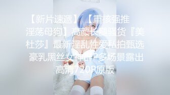 终于和极品白虎表妹突破性爱屏障，无套玩操白虎嫩穴，极品粉穴抽插特写