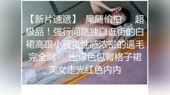 苗条腰身瑜伽姐姐艾老师在音乐嗨劲下，舞感十足，全身细胞都在跳跃