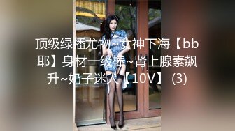  漂亮黑丝JK美女 掰着M腿被大肉棒无套输出 后入射了满满一屁屁