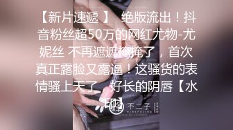 长相可爱的丸子头妹子，巨乳白皙奶，一黑一白，多人群战，淫乱至极